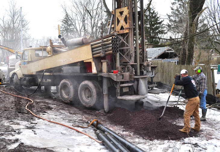 Well drilling rig